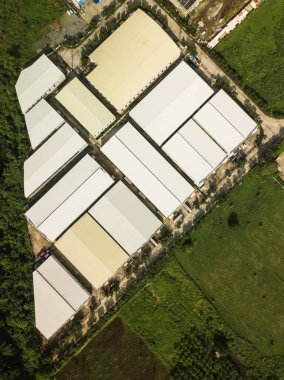 Sto 'da büyük bir sanayi deposu ve fabrika yerleşkesinin havası. Tomas, Batangas, Filipinler.