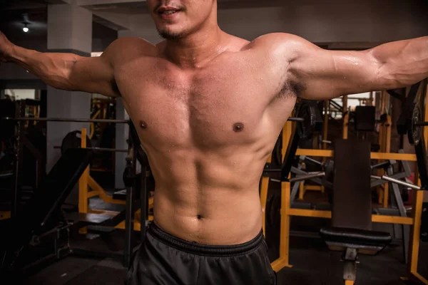 Fechar Tronco Homem Musculoso Peitorais Bem Desenvolvidos Cintura Pequena Gordura — Fotografia de Stock
