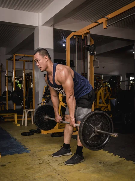 Modelo Fitness Focado Determinado Faz Conjunto Deadlifts Regulares Ginásio Aparência — Fotografia de Stock