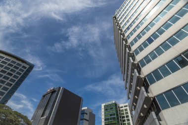 Alabang, Muntinlupa, Filipinler - Madrigal Business Park 'taki modern ofis binaları. Metro Manila 'daki pek çok iş bölgesinden biri..