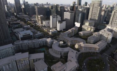 Fort Bonifacio, Metro Manila, Filipinler - Bonifacio High Street ve CBD 'nin merkezindeki Serendra tesisi