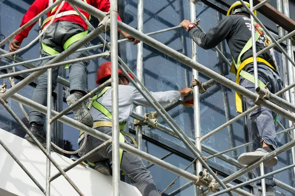 Construction Workers Scaffolding Doing Final Finishing Works Painting Glass Installation — Stock Photo, Image