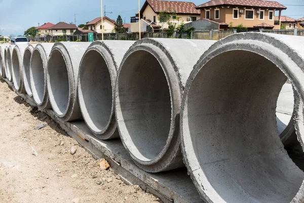 Duże Prefabrykowane Betonowe Rurociągi Przygotowane Drodze Kanalizacji Kanalizacji Burzowej Lub — Zdjęcie stockowe