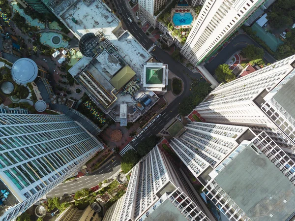 Quezon Cityの複合開発複合施設であるEastwood Cityの高級マンションを見下ろす — ストック写真