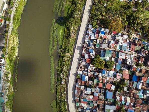 Vista Superior Rio Marikina Densas Áreas Favela Perto Margem Rio — Fotografia de Stock