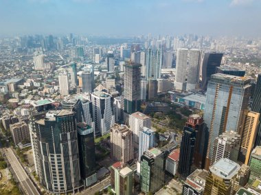 Metro Manila, Filipinler - Metro Manila 'nın en önemli CBD' lerinden üçünün havası - Önde ortigas, arkada BGC ve Makati.