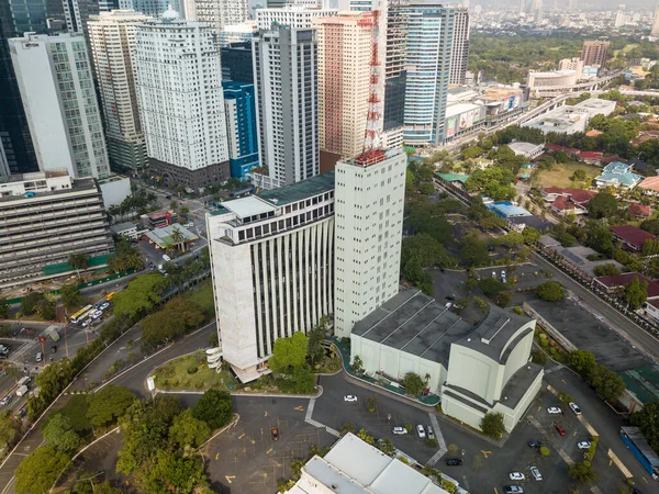 Ortigas Metro Manila フィリピン メラルコの建物と劇場の空中 Meralcoはフィリピンの電力供給会社です — ストック写真
