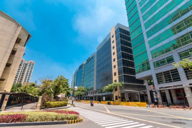 Taguig, Metro Manila, Filipinler - McKinley Hill 'deki A sınıfı ofis binaları, BGC yakınlarındaki bir şehir gelişimi.