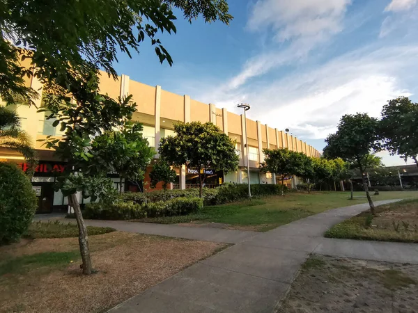 Santa Rosa Laguna Filipinas Sendero Bordeado Jardines Árboles Ayala Malls —  Fotos de Stock