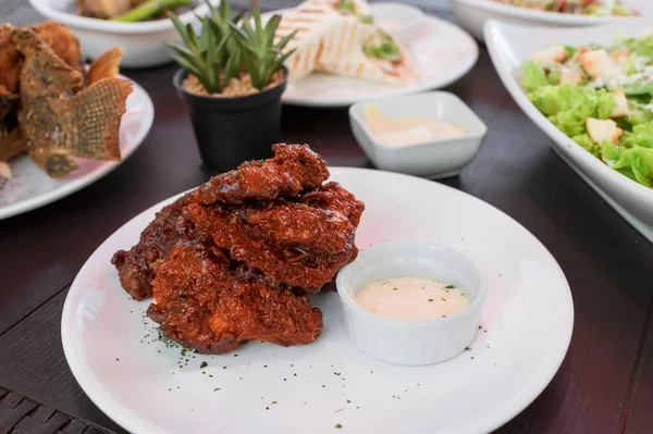 Fresk Garden Restoranındaki Hayalet Biberli Tavuk Kanatları Diğer Menüler — Stok fotoğraf