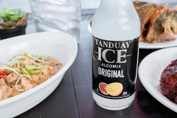 Tanduay Ice Kokteyli Atıştırmalık Akşam Yemeği Için Harika Yemekler Bir — Stok fotoğraf