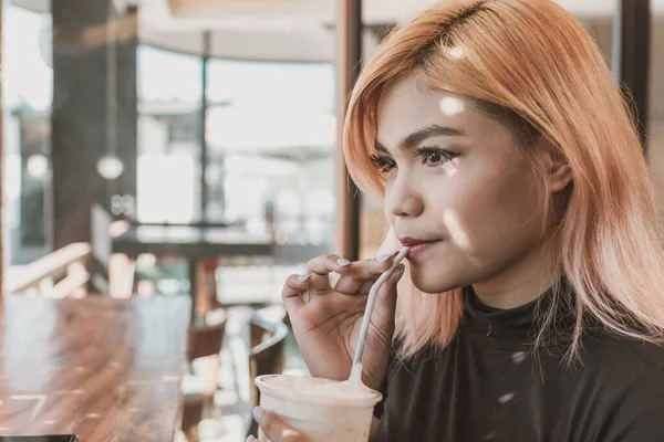 Pretty Young Professional Asian Woman Strawberry Blonde Hair Sips Cup — Stock Photo, Image