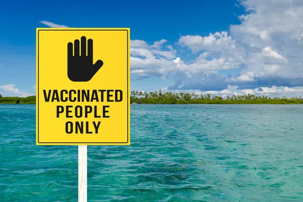 Sign Informing Only Vaccinated People Permitted Enter Private Island Resort — kuvapankkivalokuva