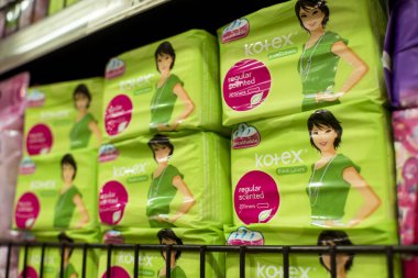 Kotex kokulu hijyenik peçeteler süpermarkette satılıyor..