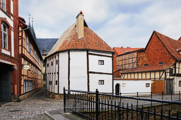 Quedlinburg, Harz / Niemcy - 18 lutego 2016: Muzeum architektury Half-timbered w Quetlinburg w zimie, Harz, Niemcy — Zdjęcie stockowe