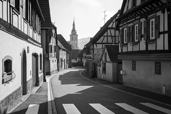 Street with half-timbered houses in the village of Andlau on a sunny autumn day, Alsace, France — Stock Photo, Image