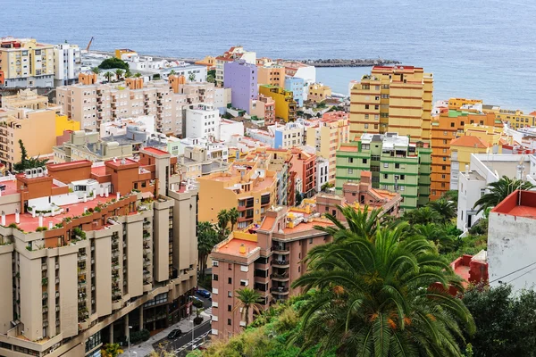 Vista de la colorida ciudad de Santa Cruz situada en la costa atlántica de la isla de La Palma, España — Foto de Stock