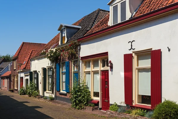 Tek katlı evler sokak eski şehir Duisburg, Hollanda — Stok fotoğraf