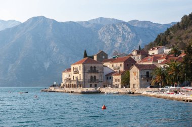  Karadağ 'ın Kotor Körfezindeki Eski Perast kasabası
