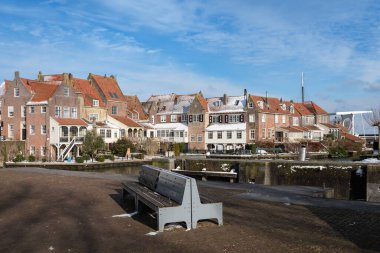 Hollanda 'nın Enkhuizen şehrinin güzel manzaralı benç