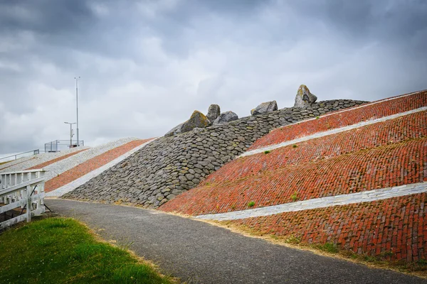 Noordlanddijk - オランダ フローニンゲン州の堤防 — ストック写真