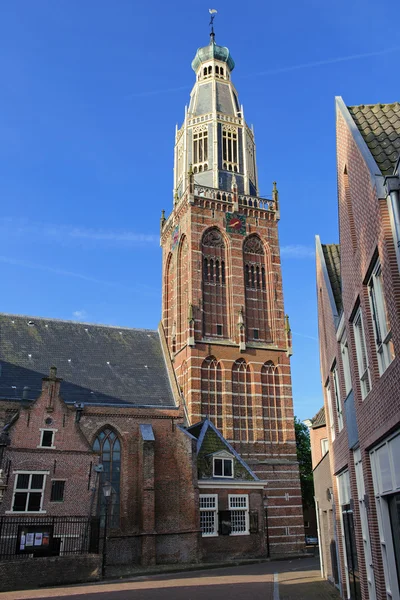 Iglesia en el centro histórico de la ciudad de Enkhuizen, Países Bajos — Foto de Stock