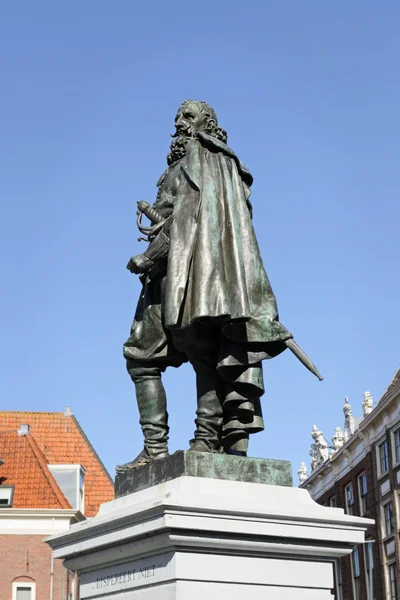 Denkmal von jan pieterszoon coen im zentrum von hoorn auf dem rode steen square, den Niederlanden — Stockfoto