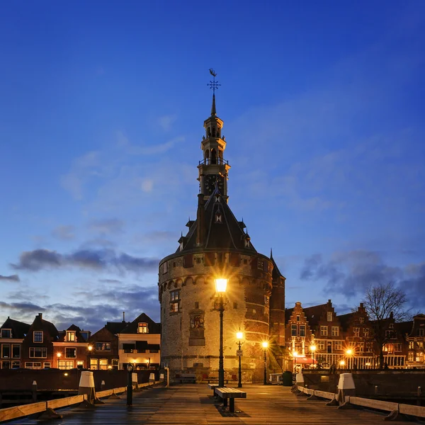 Hoofdtoren ou a torre principal na cidade de Hoorn à noite, Países Baixos — Fotografia de Stock