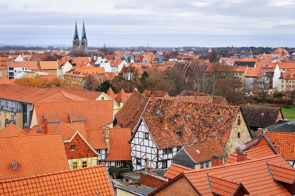 Utsikt över staden Quedlinburg från slottet, Tyskland — Stockfoto