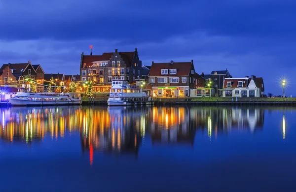 Passeio marítimo de Volendam na noite de Natal, Países Baixos — Fotografia de Stock