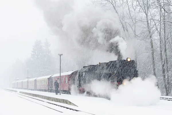 蒸汽机车准备去布罗肯在冬季，德国 — 图库照片