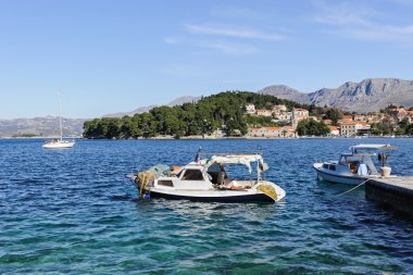 Balık tutma ve zevk tekneler limanda Cavtat, Hırvatistan