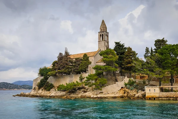 Вид на францисканский монастырь на острове Лопуд, Хорватия — стоковое фото