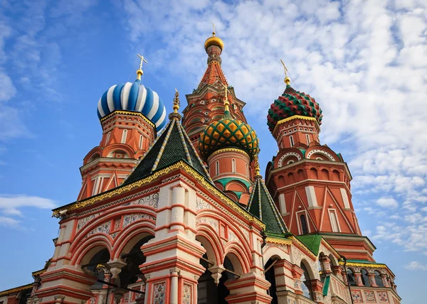 La Catedral de Basilio el Bendito en la Plaza Roja, Moscú, Rusia — Foto de Stock