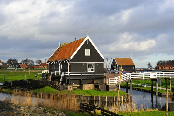 Oud huis van het eiland Marken in het openluchtmuseum in Enkhuizen — Stockfoto