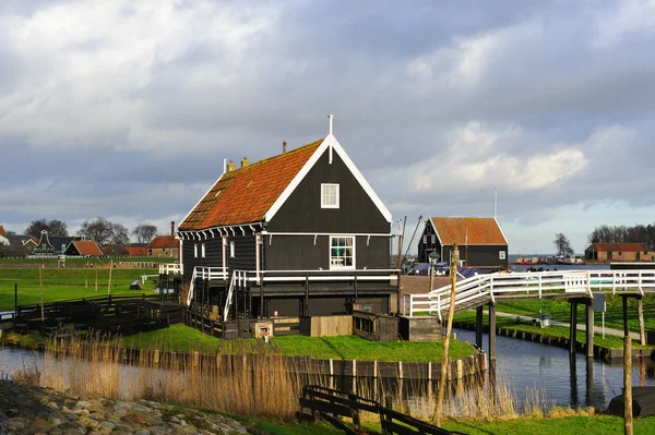 Stary dom z wyspie Marken w Muzeum na świeżym powietrzu w Enkhuizen — Zdjęcie stockowe