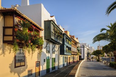 Santa Cruz De La Palma, İspanya-17 Ocak 2016: Promenade Santa Cruz De La Palma, İspanya-17 Ocak 2016: Promenade sabahın erken saatlerinde şehrin