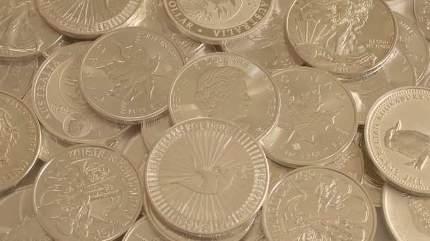 Moneda de plata en consideración bajo una lupa,, 2020, Rusia, Moscú — Vídeos de Stock