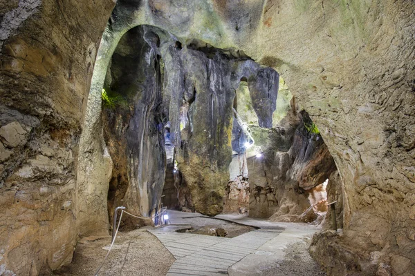 Kafatasları mağara — Stok fotoğraf