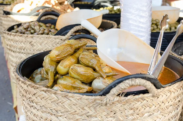 Misku oliv určených k prodeji na trhu — Stock fotografie