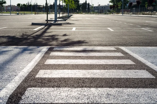 Estacionamento vazio para carros — Fotografia de Stock