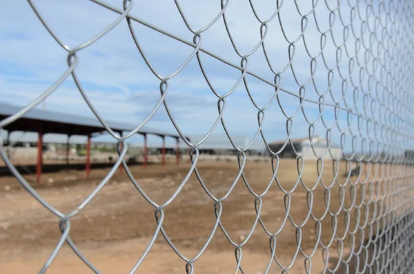Sağlam metal mesh çit portre