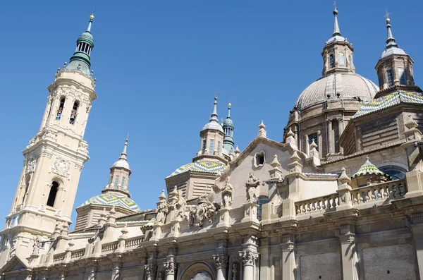 Katedral kubbe ve çan kuleleri