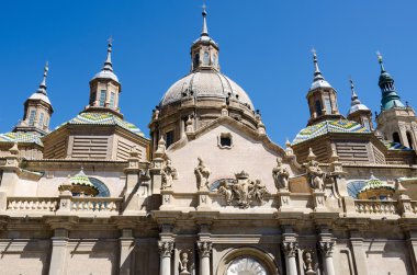 Katedral kubbe ve çan kuleleri
