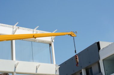 Mavi gökyüzü ile vinç