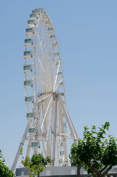 Ferris Wiel Over Blauwe Lucht — Stockfoto