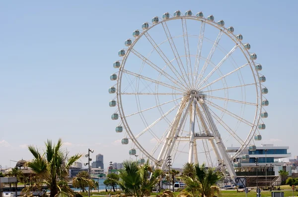 Grande Roue Sur Ciel Bleu — Photo