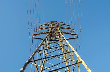 güç elektrik direkleri