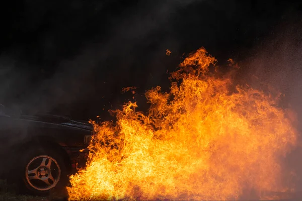 Burning Car Road Car Being Set Fire Fire Flames Black — Stock Photo, Image