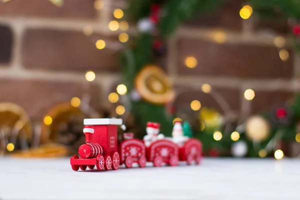 Rött Tåg Bakgrunden Jul Dekorationer — Stockfoto